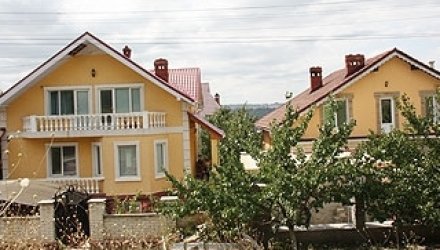 Столичный судья владеет незадекларированными домами и автомобилями