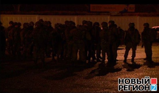 Предположительно российские военные, заняли аэропорт в Симферополе (ФОТО)
